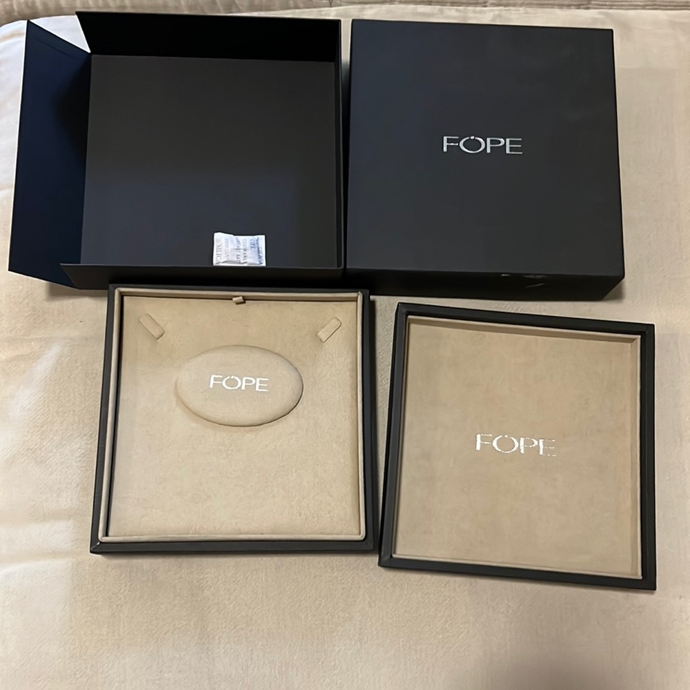 Fope necklace box